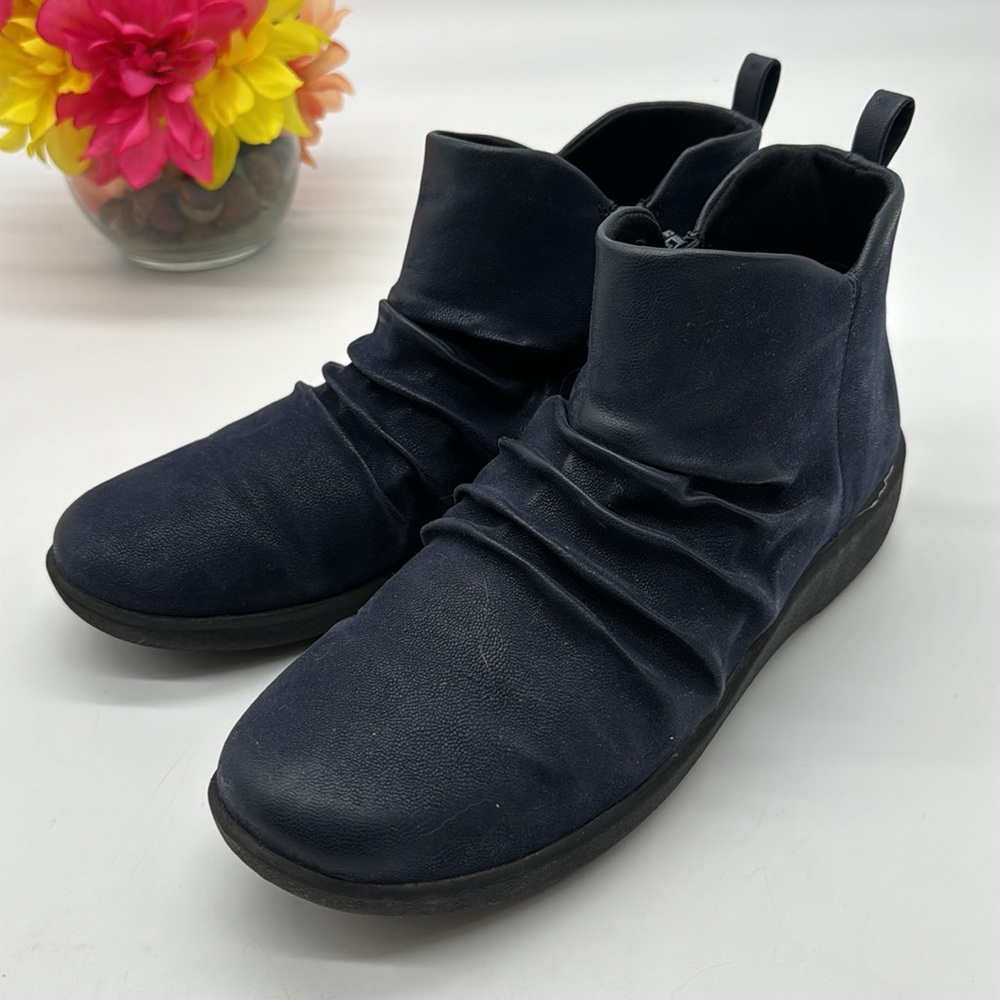 Cloudsteppers by Clarks Navy Blue Lightweight Leather Boots Size 9 MCA6604K - Picture 1 of 7